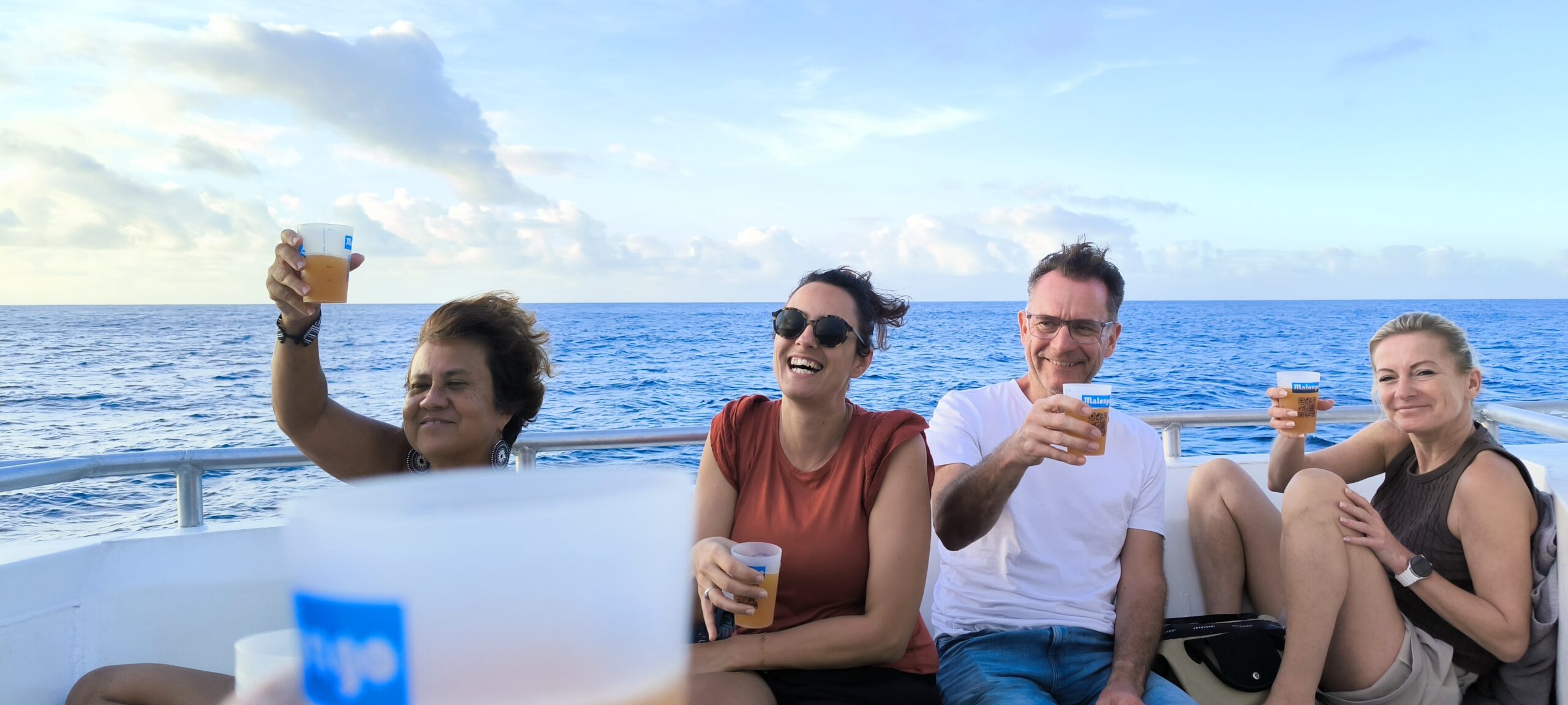 Cilaos, côte basaltique, catamaran au sunset, ambiance Akoya